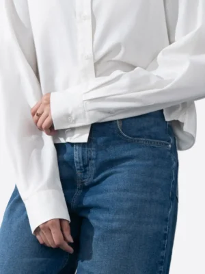 SuitsHeritage Women's White Regular Fit Shirt Close