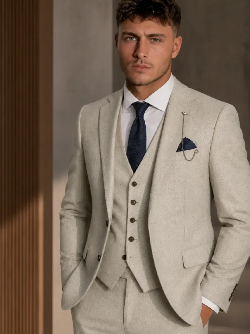 Bellington Tweed Twill Cream Suit Model