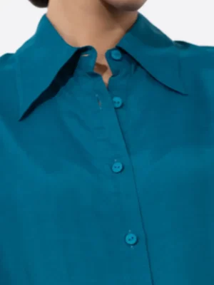 SuitsHeritage Women's Solid Blue Relaxed Fit Shirt Close